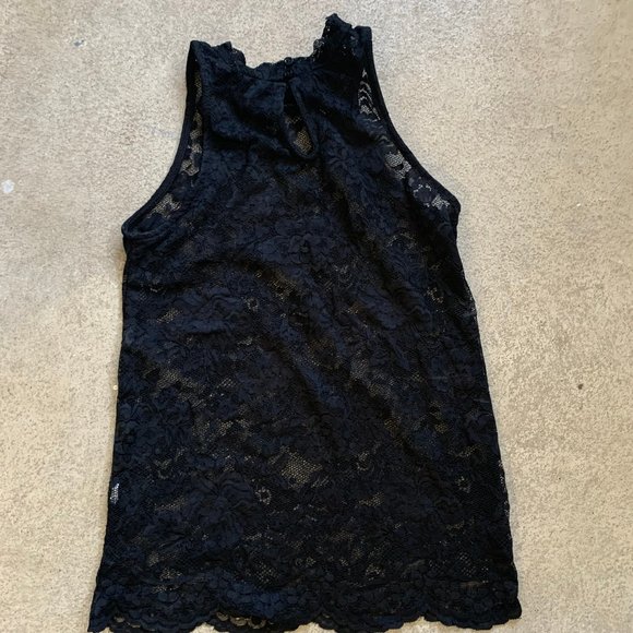 🌼 2/20$ Sleeveless Lace Mock Neck - Picture 4 of 4
